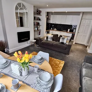 https://sandalwood-apartment-saltburn-by-the-sea.yorkshirehotels.net